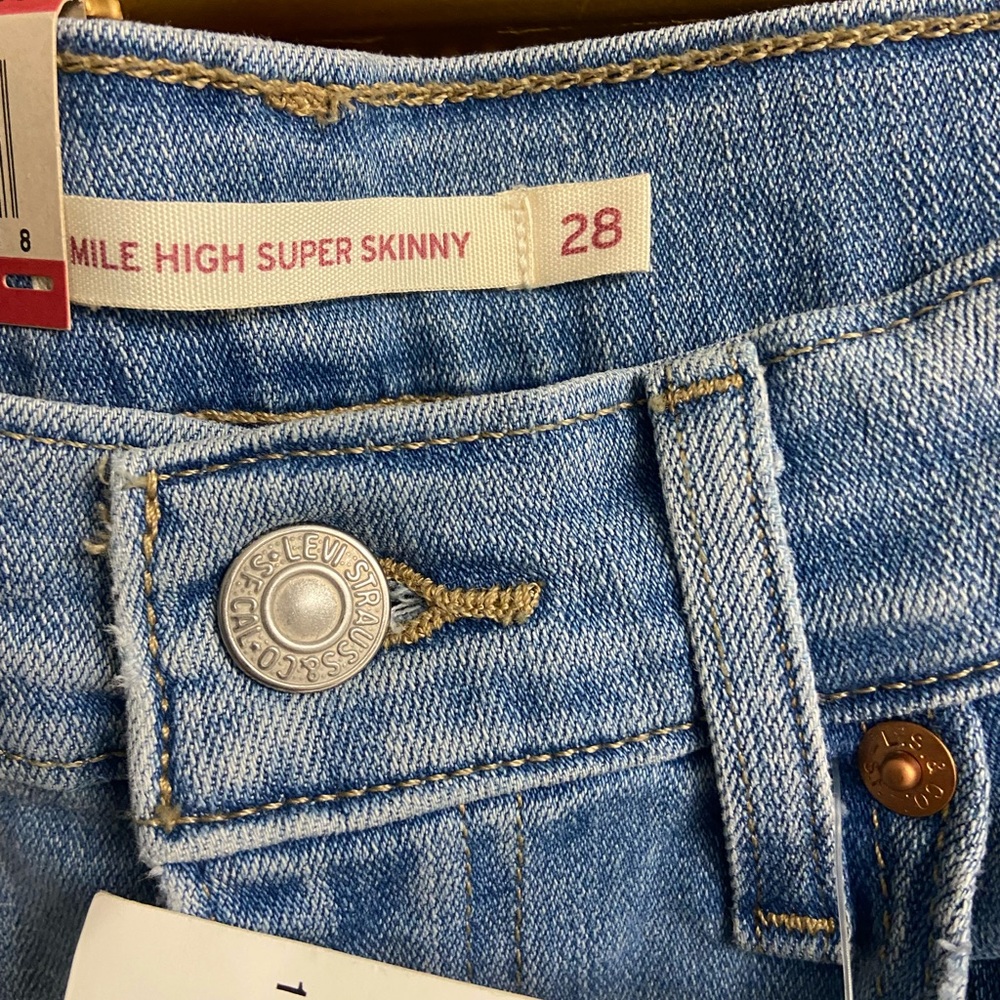 Levi’s | Mile High | SZ: 28 x 30 | NWT | BRAND NEW